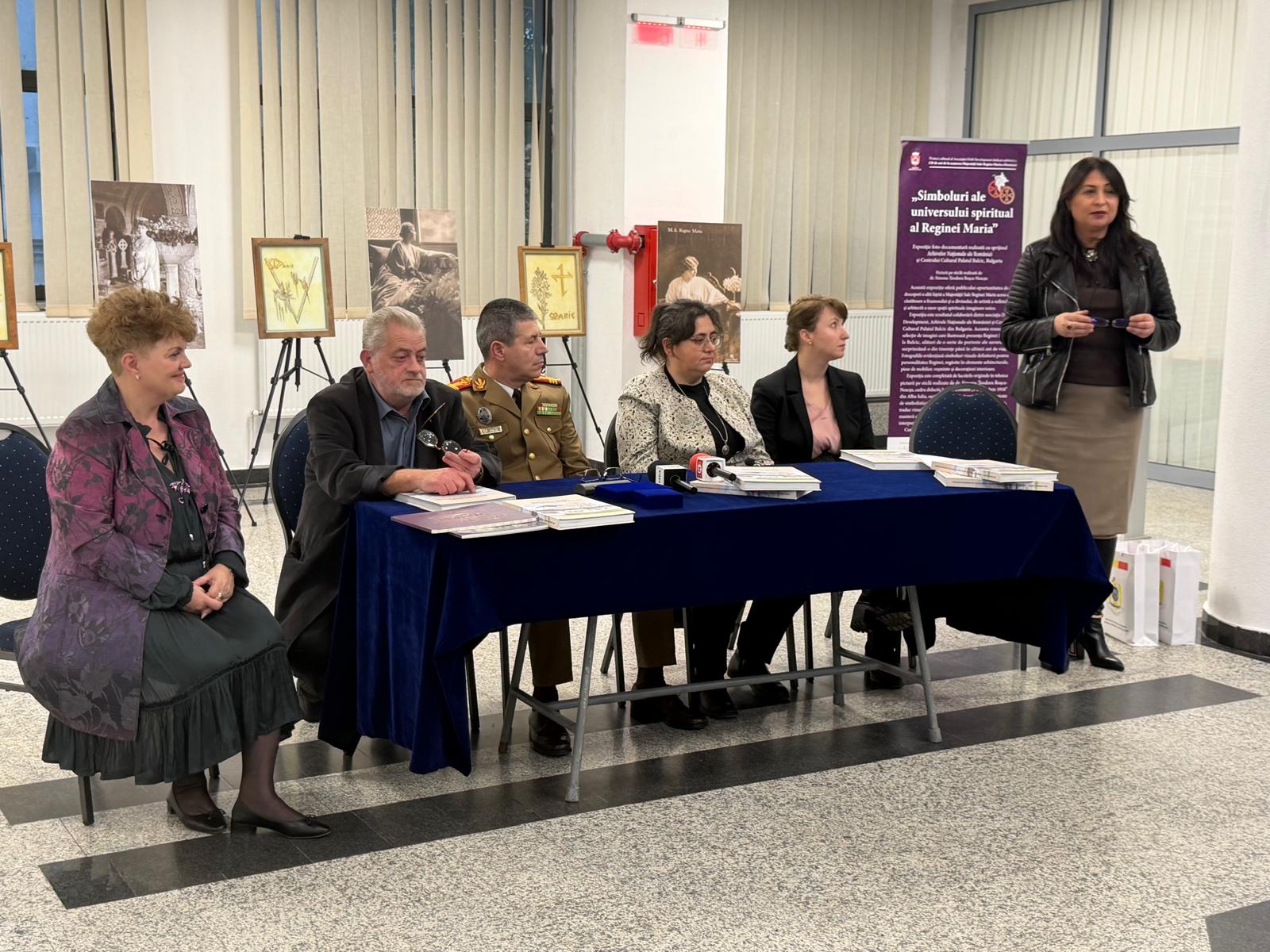 expozitia simboluri ale universului spiritual al reginei maria (10)