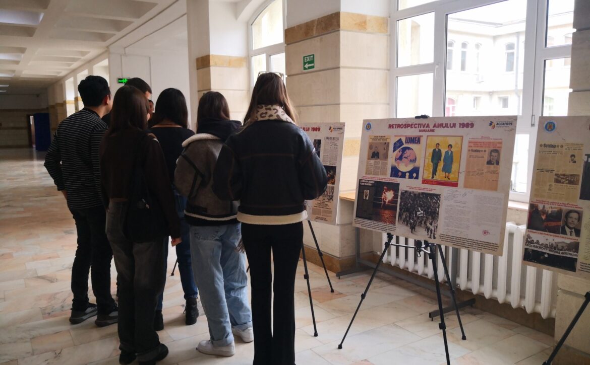 retrospectiva anul 1989 expozitie masa rotunda (7)